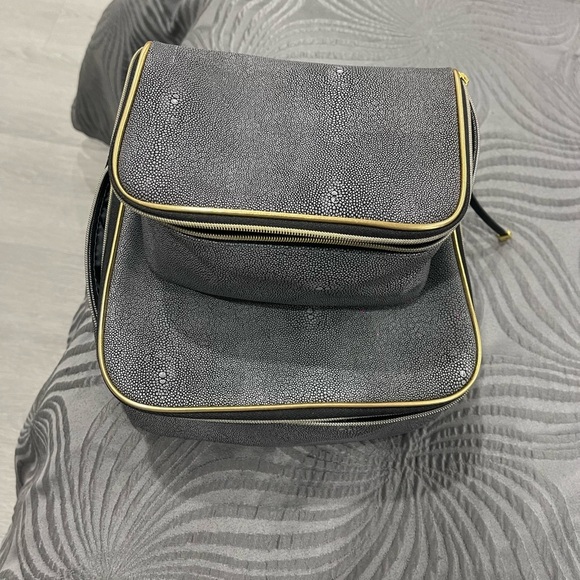 Estée Lauder Two New Make up Bags from Estée Lauder - Picture 2 of 7